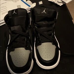 Nike Kids Black and Gray Sneakers